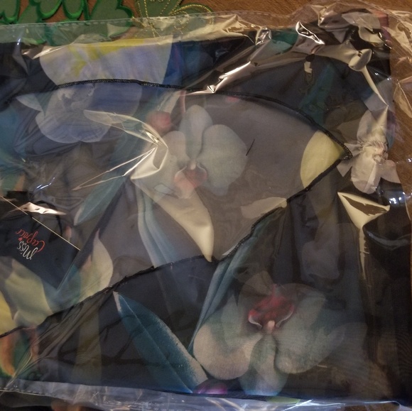 Beach Bag & Matching Cover Up - Picture 3 of 6